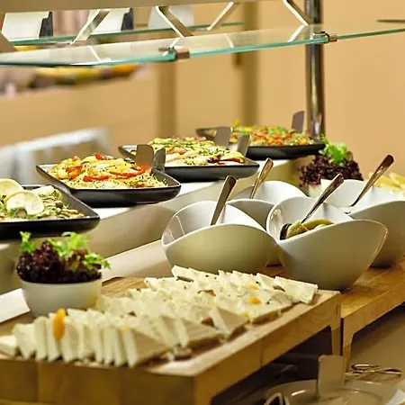 Tango Arjaan By Rotana Hotel